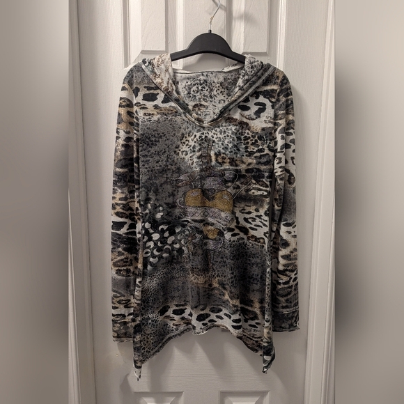 V Cristina Animal Print Hoodie with Heart Design - Picture 1 of 9